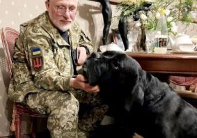 Собака і православний храм
