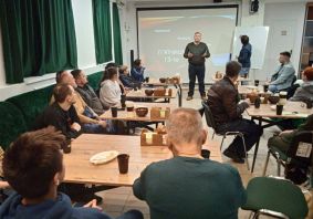 Кава зі священником. Розмова про забобони (фоторепортаж)